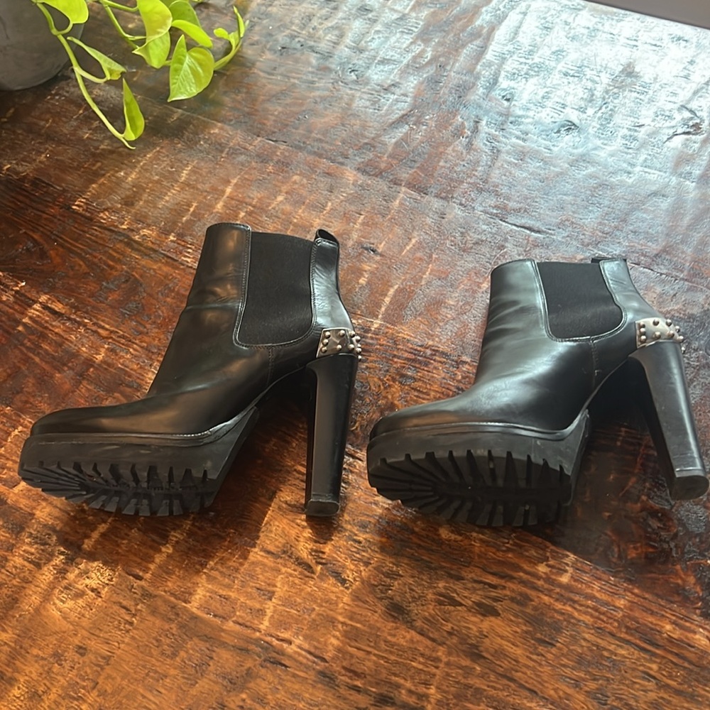 Alexander McQueen Black Leather Ankle Boots with Studded Heel - Picture 4 of 7